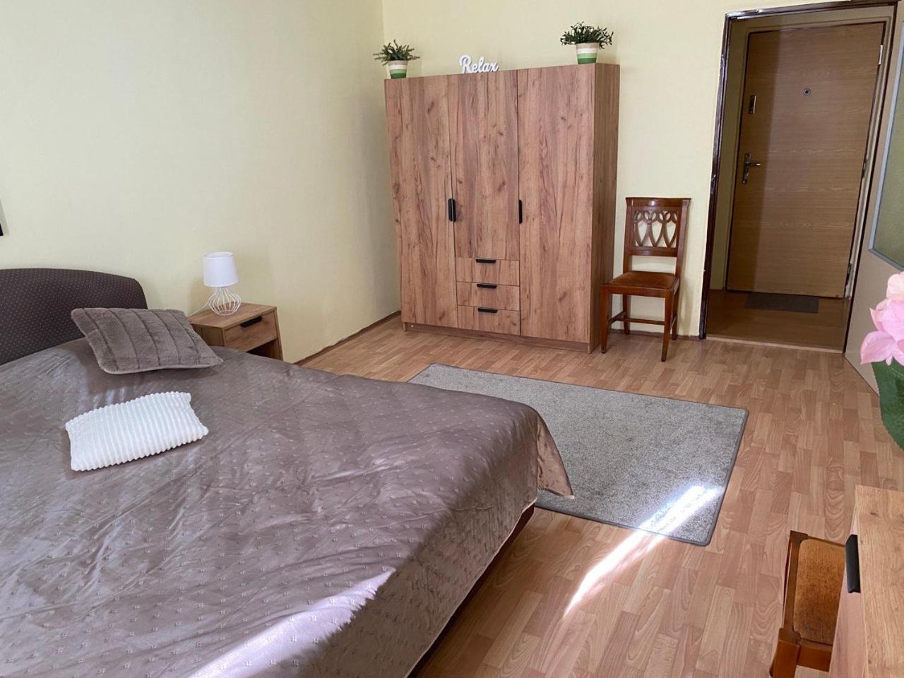 Apartmany 2Kk U Fakultni Nemocnice Volne Parkovani Hradec Králové Extérieur photo